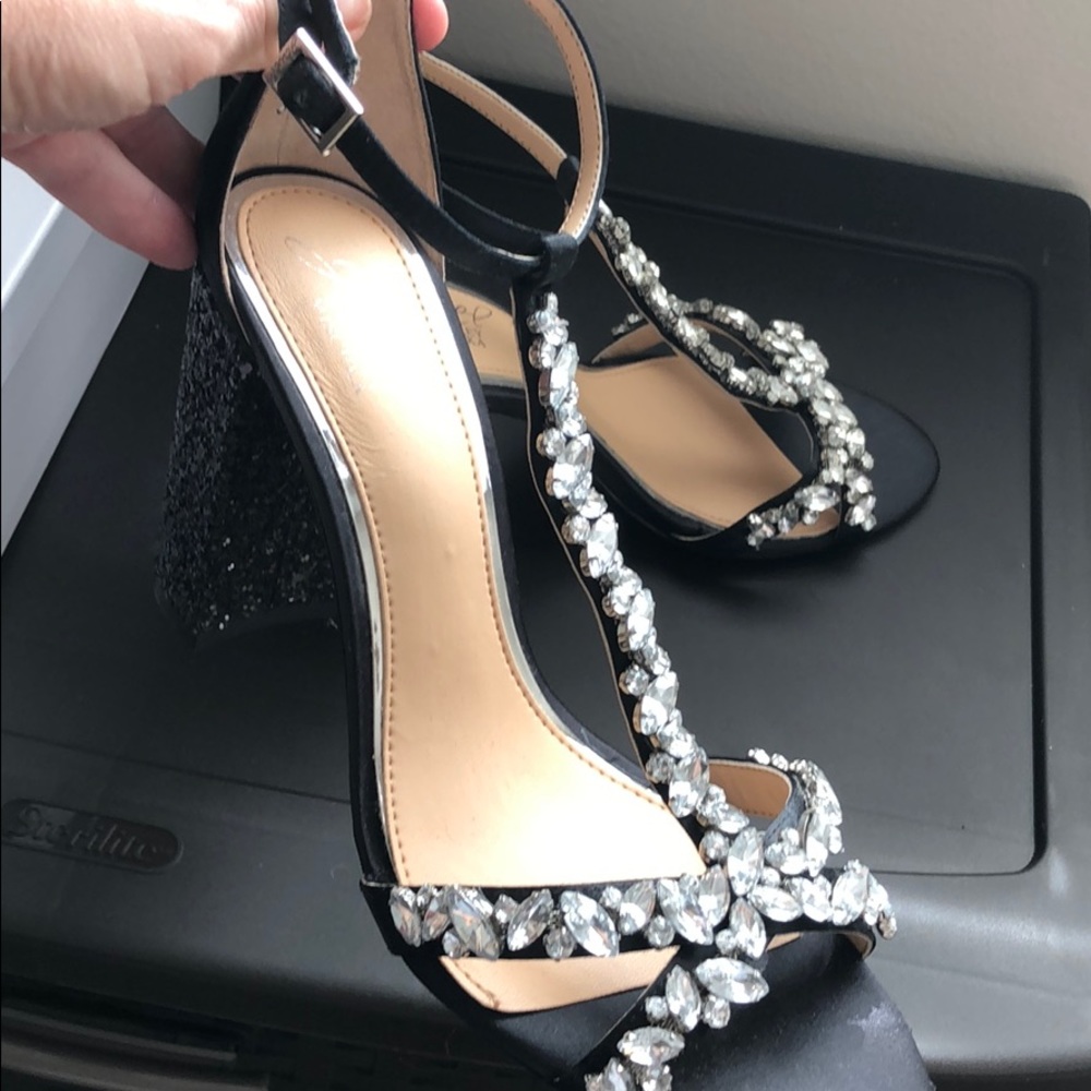 Stunning Badgley Mischka heels size 8
